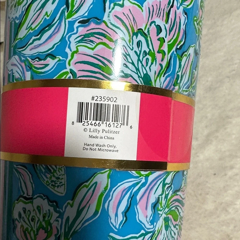 Lilly Pulitzer 24 ounce plastic tumbler in chick magnet print